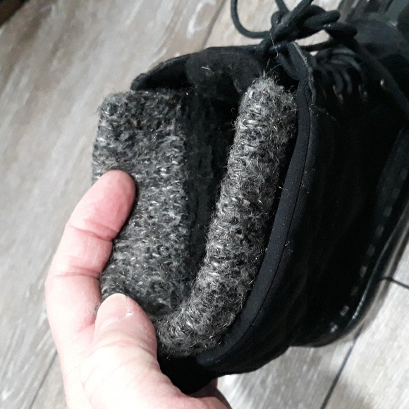 Just Fabulous black nylon and rubber lace up rain boots. Size 7.5 - Picture 8 of 9